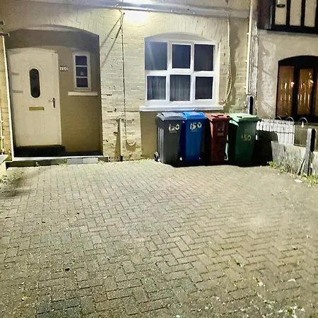 Spacious, Comfortable And Elegant 3 Bedroom *