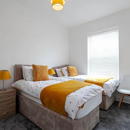 Spacious Comfortable House Close To Etihad+parking Сasa de vacaciones Mánchester