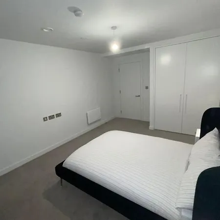 Luxe 1 Bedroom Apt Central Apartmán