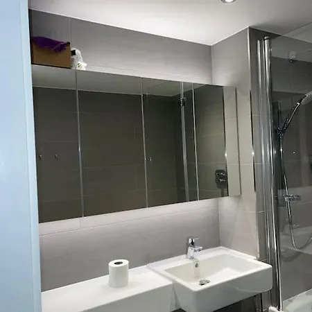Luxe 1 Bedroom Apt Central