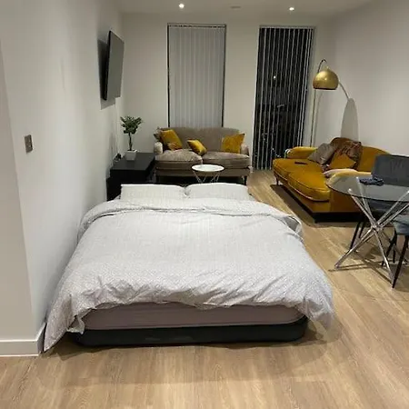 Luxe 1 Bedroom Apt Central