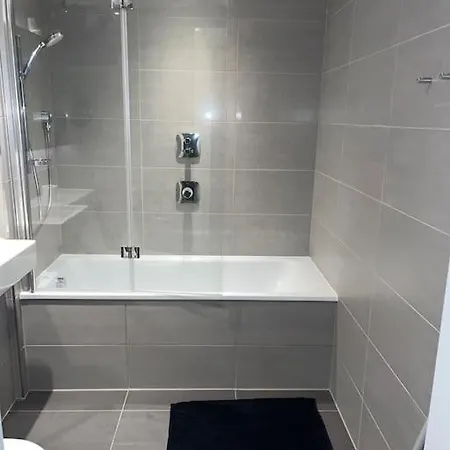 Luxe 1 Bedroom Apt Central Apartmán *