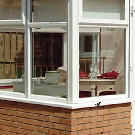 Beautiful 2 Bed House Near City Centre