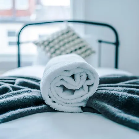 Three Bedroom With Free Parking Holiday home