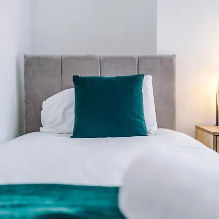 Holiday home Three Bedroom With Free Parking *