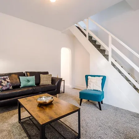 Three Bedroom With Free Parking