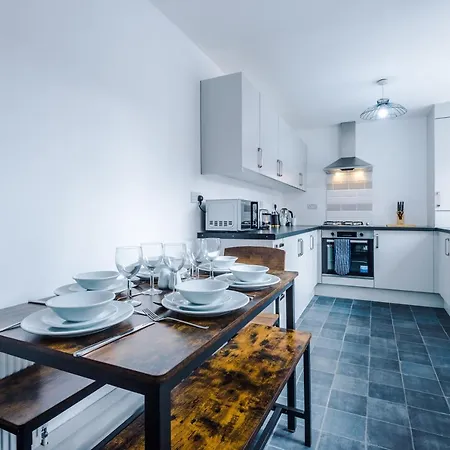 Three Bedroom With Free Parking