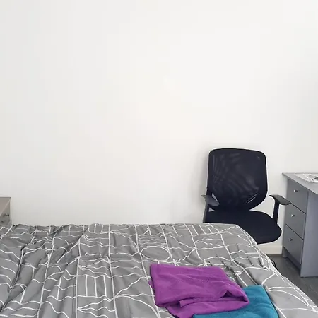 Double Bedroom In Withington, M20. 1 Db Bed, Rm 1 *