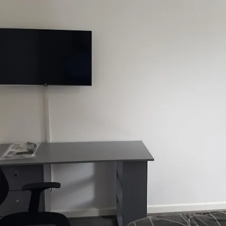 Bed & Breakfast Double Bedroom In Withington, M20. 1 Db Bed, Rm 1