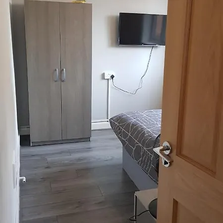 Double Bedroom In Withington, M20. 1 Db Bed, Rm 2 Bed & Breakfast