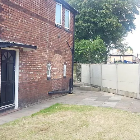 Bed & Breakfast Double Bedroom In Withington, M20. 2 Beds, Rm 3 Manchester