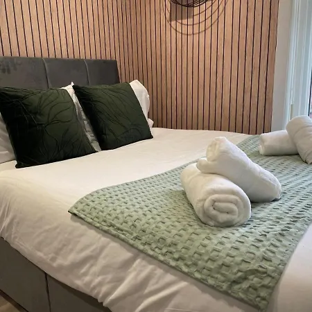 Deluxe In 20 Percent Off For Drake Concert Attendees! *