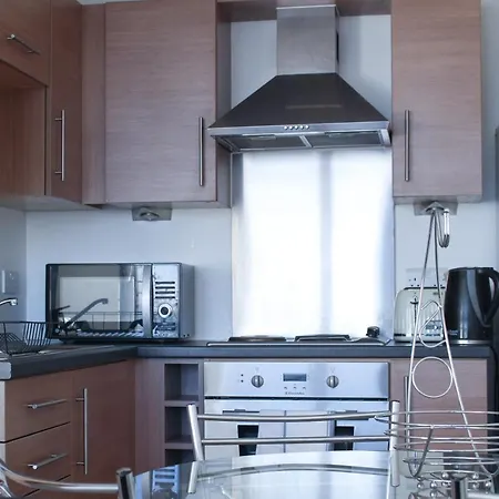 Modern 1br Apt Near Etihad Stadium W Parking Lejlighed