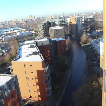 Modern 1br Apt Near Etihad Stadium W Parking