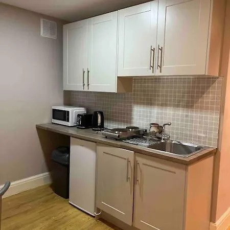 Lovely 3 Bedroom Flat In Center Of Broughton Park * Manchester