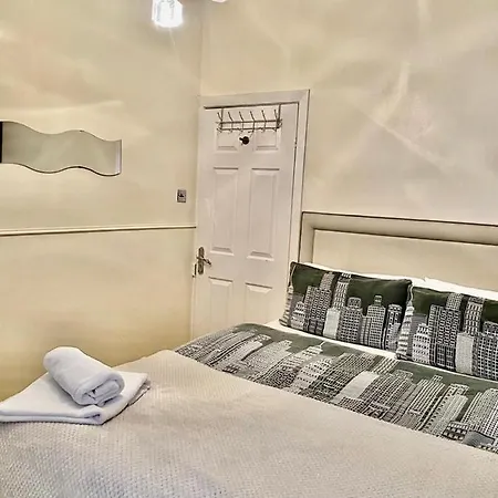 Spacious, Comfortable And Elegant 3 Bedroom Apartment
