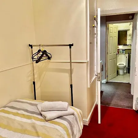 Spacious, Comfortable And Elegant 3 Bedroom Apartment Manchester