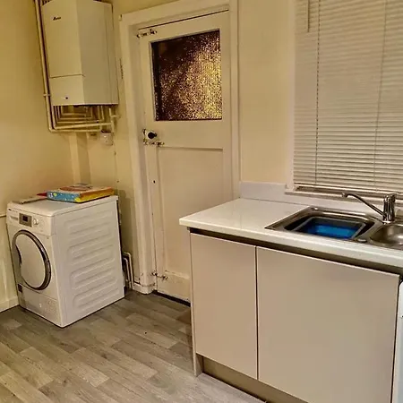 Spacious, Comfortable And Elegant 3 Bedroom Apartment