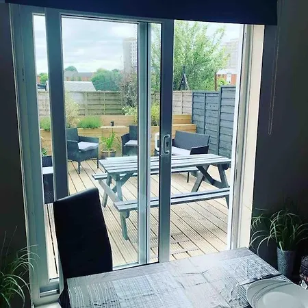 Fabulous 5 Bedroom House, Parking, Nr Centre Manchester