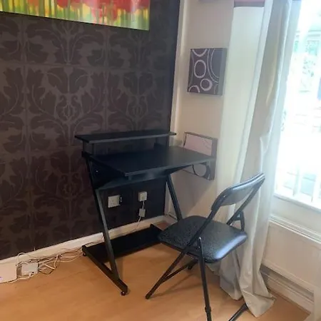 Fabulous 5 Bedroom House, Parking, Nr Centre *