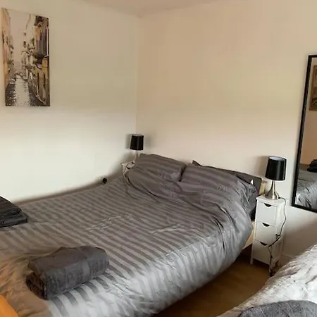 Feriehus Fabulous 5 Bedroom House, Parking, Nr Centre