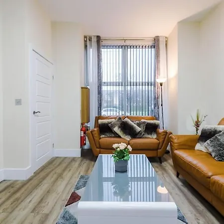 Spacious 4 Bedroom Modern House Near Centre Sleeps 12 別荘 マンチェスター