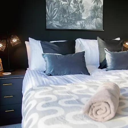 Ideal Away In Whitefield Bury *