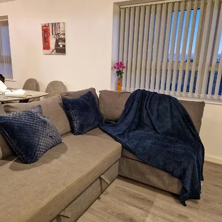 Spacious For And Contractor Groups In Salford - Private Parking - By Nmb Serviced Apartment Manchester