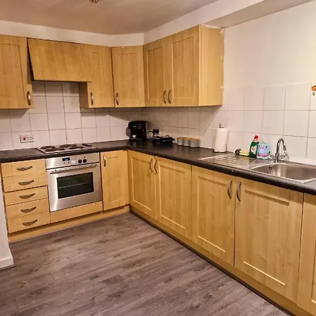 Apartment Spacious For And Contractor Groups In Salford - Private Parking - By Nmb Serviced