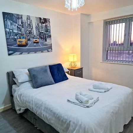 Spacious For And Contractor Groups In Salford - Private Parking - By Nmb Serviced *