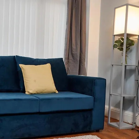 Peaceful House With Garden And Parking * Manchester