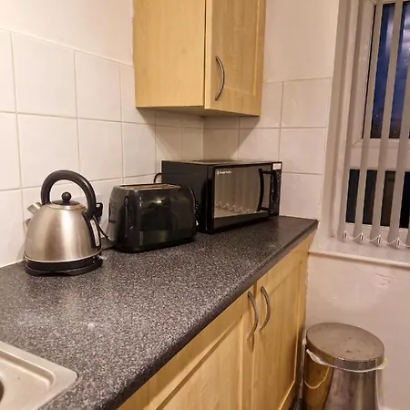Spacious For And Contractor Groups In Salford - Private Parking - By Nmb Serviced Apartment Manchester