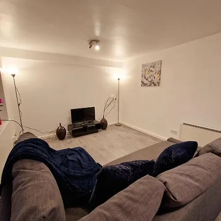 Spacious For And Contractor Groups In Salford - Private Parking - By Nmb Serviced * Manchester