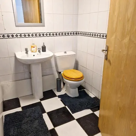 Spacious For And Contractor Groups In Salford - Private Parking - By Nmb Serviced * Manchester