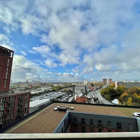 Gorgeous Luxury Canel Park View Gym 2 Ensuites Bedroom Near Centre *