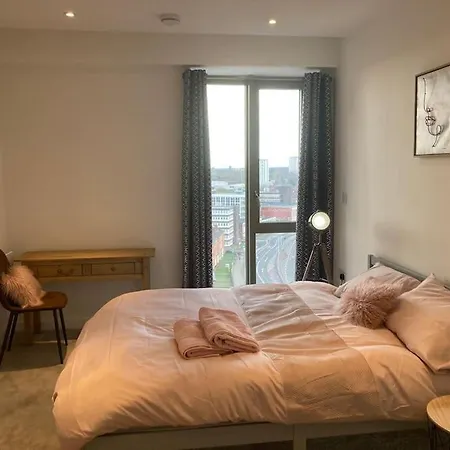 Gorgeous Luxury Canel Park View Gym 2 Ensuites Bedroom Near Centre Apartment