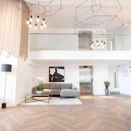 Gorgeous Luxury Canel Park View Gym 2 Ensuites Bedroom Near Centre