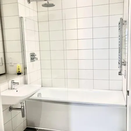 Gorgeous Luxury Canel Park View Gym 2 Ensuites Bedroom Near Centre Apartment Manchester