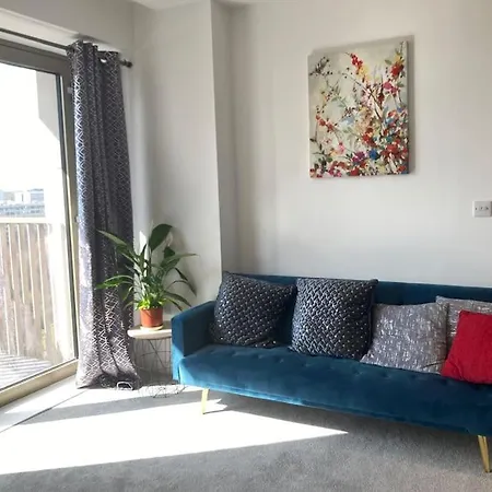 Gorgeous Luxury Canel Park View Gym 2 Ensuites Bedroom Near Centre Apartment *