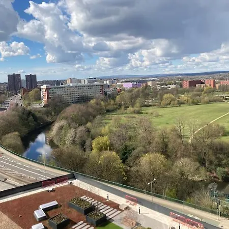 Апартаменты Gorgeous Luxury Canel Park View Gym 2 Ensuites Bedroom Near Centre *