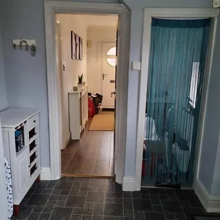 Holiday home Spacious 3 Bedroom Semi Detached In *