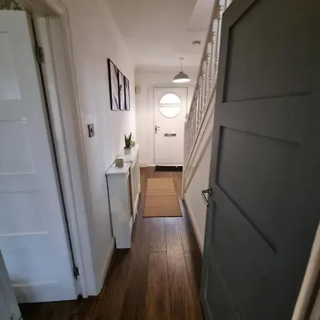 Holiday home Spacious 3 Bedroom Semi Detached In *