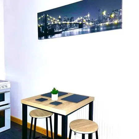 In Levenshulme, マンチェスター