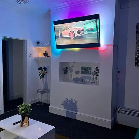 In Levenshulme, アパート