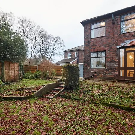 Holiday home Peaceful House With Garden And Parking Manchester