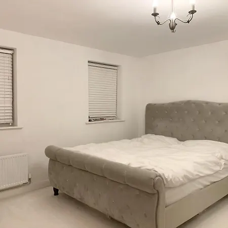 Σπίτι διακοπών Canalside Townhouse With Free Parking *
