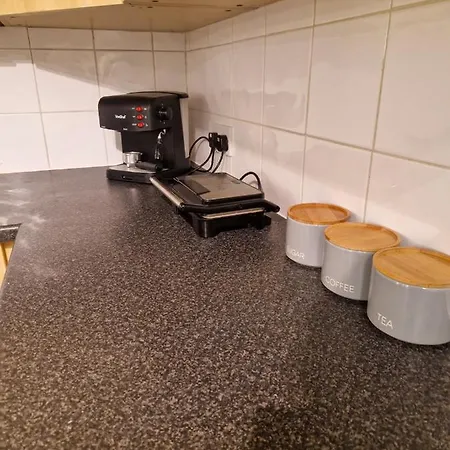 Spacious For And Contractor Groups In Salford - Private Parking - By Nmb Serviced Apartment *