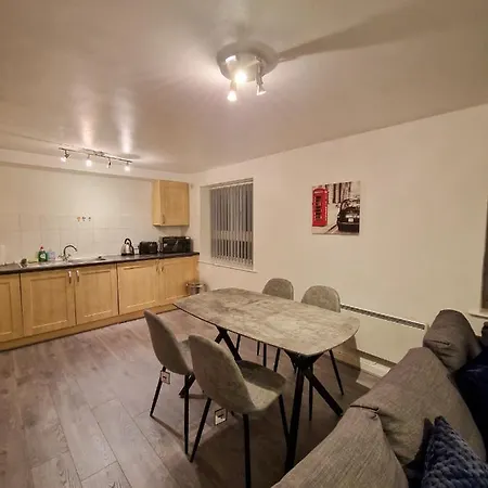 Apartment Spacious For And Contractor Groups In Salford - Private Parking - By Nmb Serviced Manchester