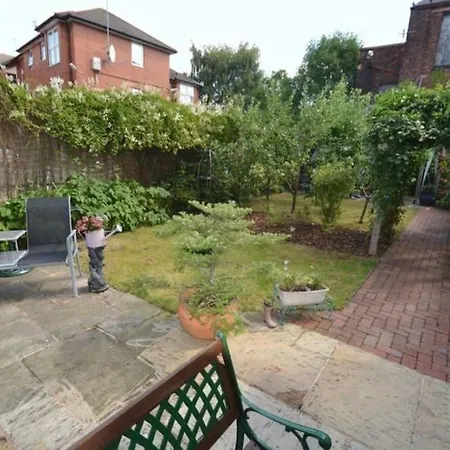 4 Bed Victorian Home, 15 Mins To Centre, Free Parking