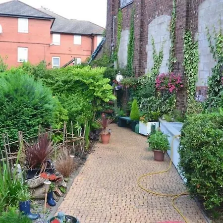 Holiday home 4 Bed Victorian Home, 15 Mins To Centre, Free Parking Manchester